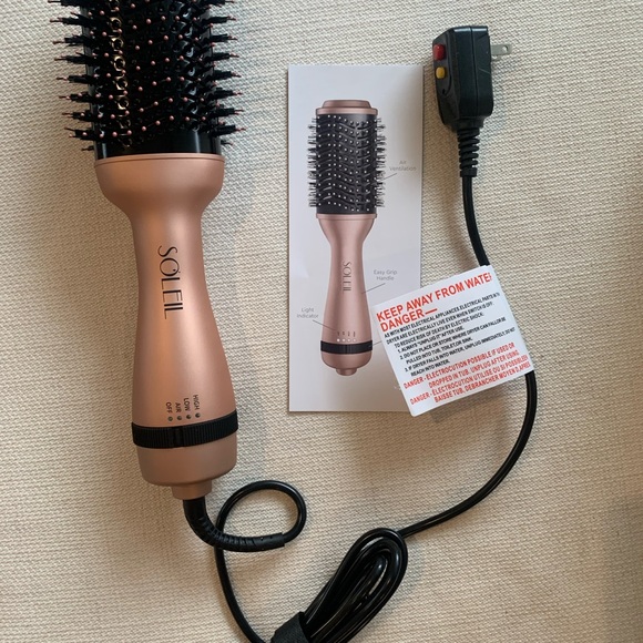 Professional strength and quality blowout brush from Soleil - Picture 2 of 7